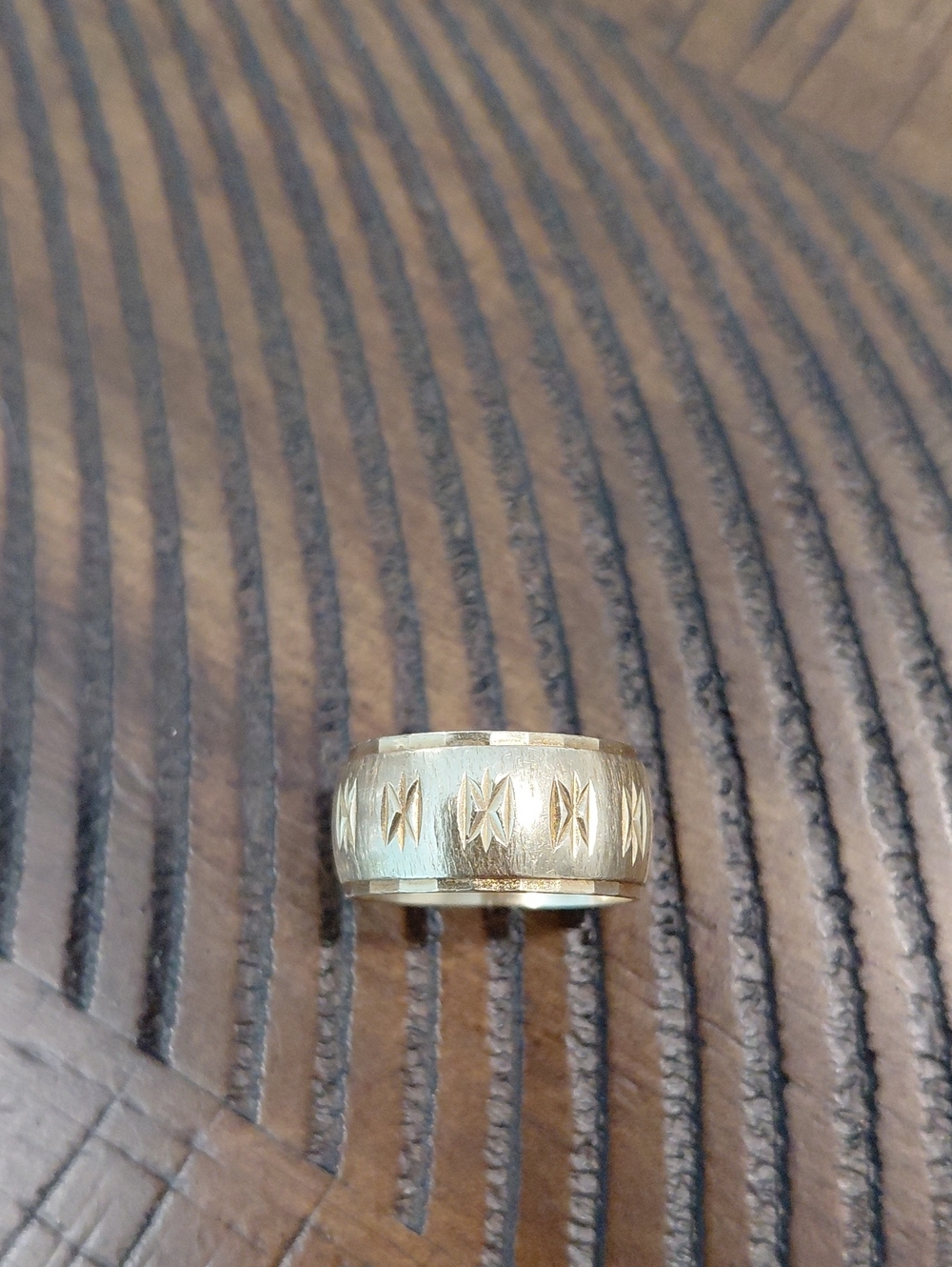 Vintage 18k Gold Wide Band Star Motif Women's Ring